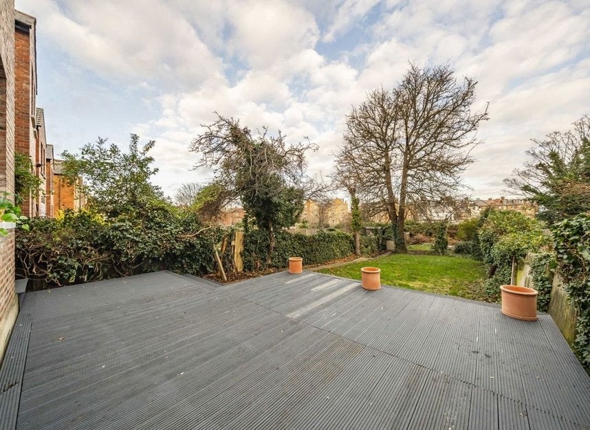 Flat Brondesbury Park in Greater London