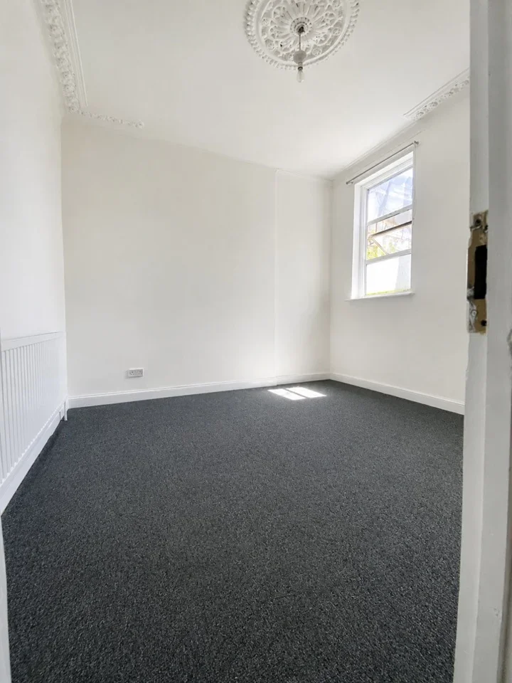 Flat Plashet Road in Greater London