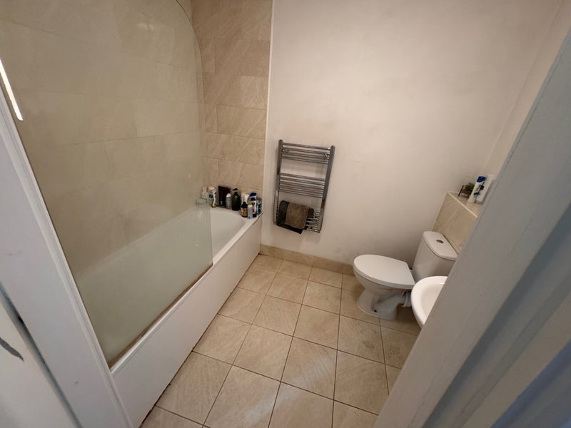 Room Glenville Grove in Greater London