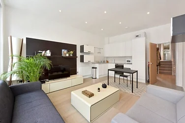 Flat Courtfield Gardens in Greater London