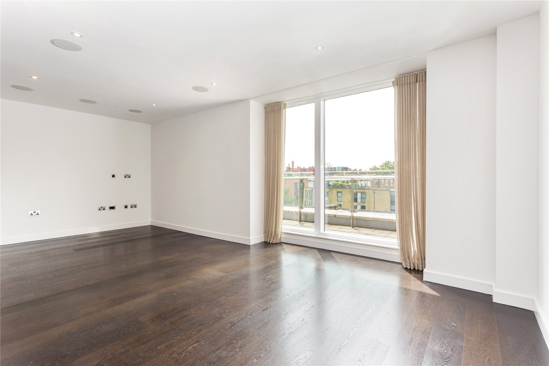 Flat Gatliff Road in City of Westminster