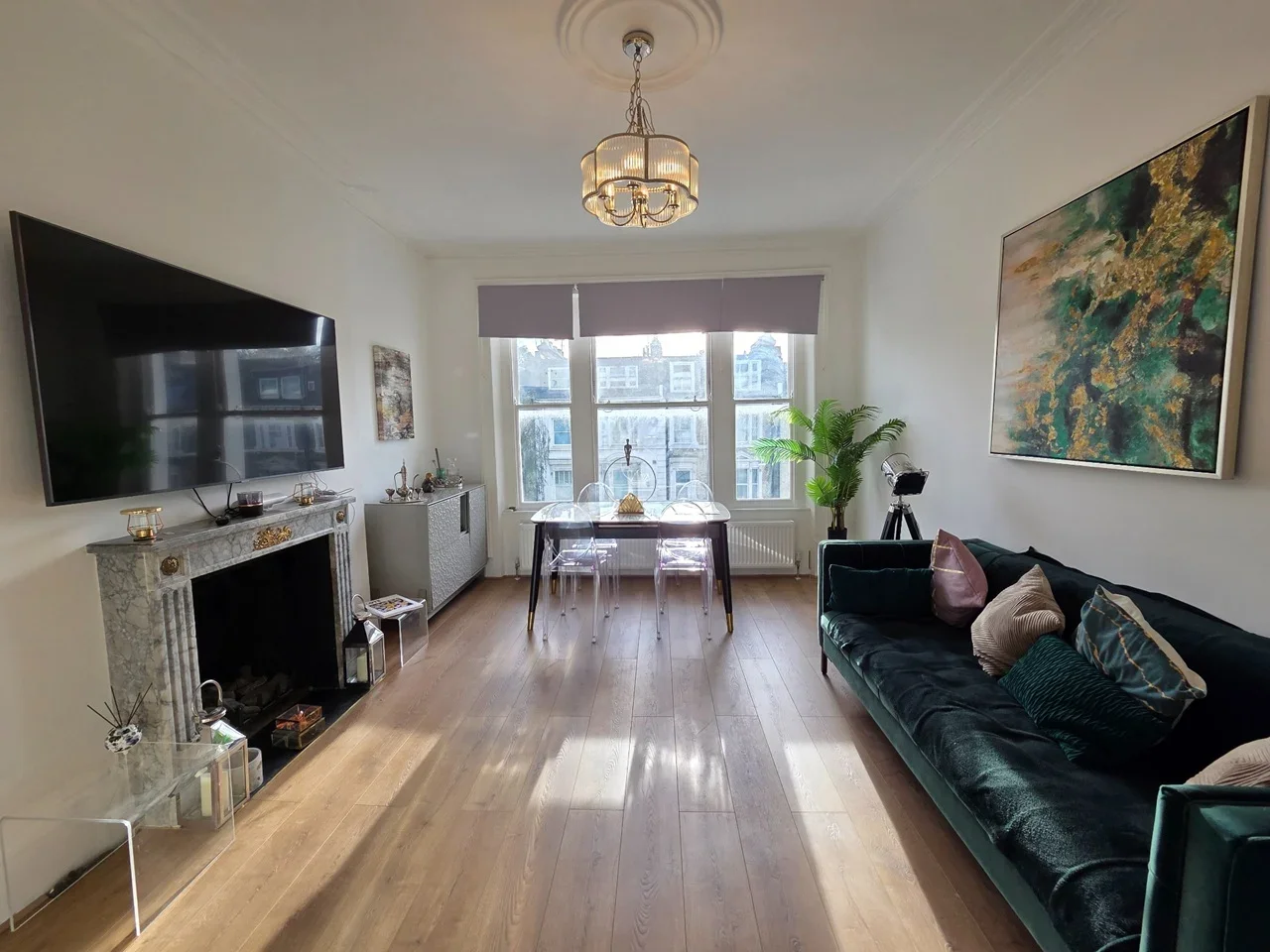 Flat Holland Road in Greater London