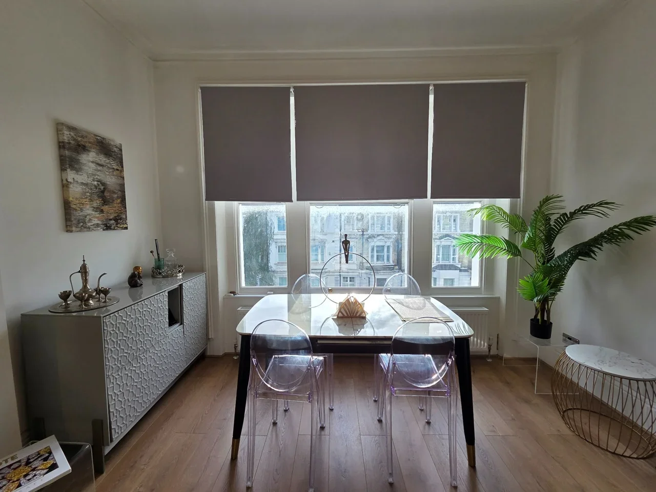 Flat Holland Road in Greater London