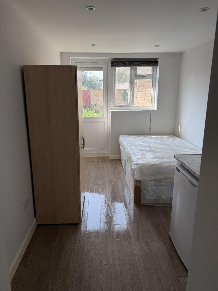 Room Tollgate Drive in Greater London