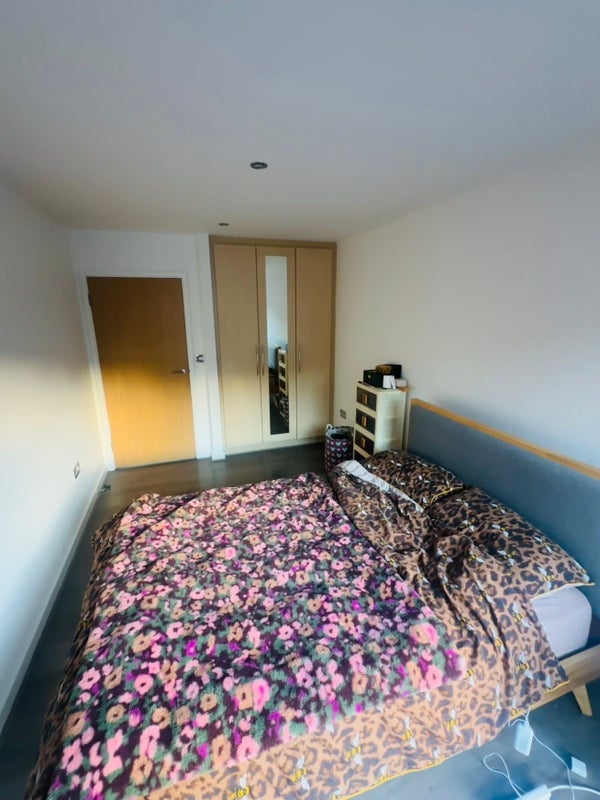 Room Heneage Street in Greater London