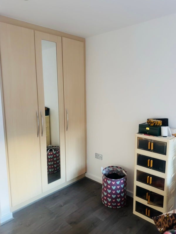 Room Heneage Street in Greater London