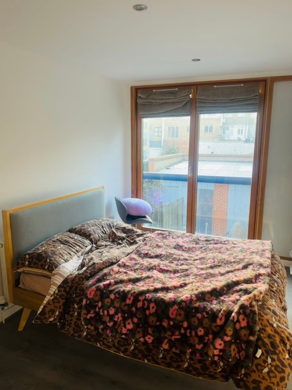 Room Heneage Street in Greater London