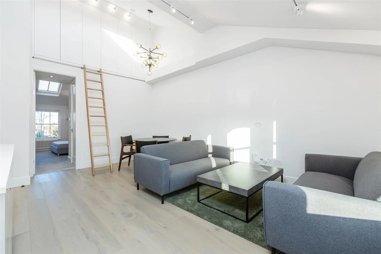 Flat Putney Hill in Greater London