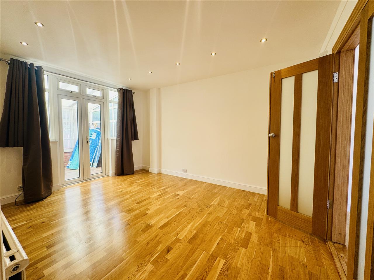 House Spencer Close in Greater London