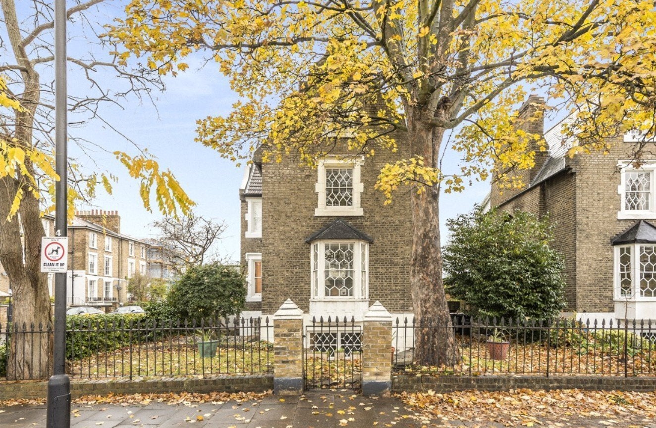 House De Beauvoir Square in Greater London