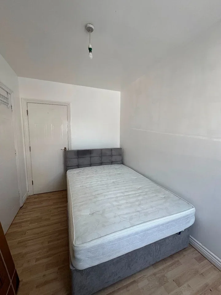 Room Merbury Road in Greater London