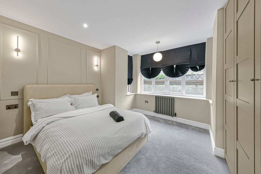 Flat Clanricarde Gardens in Greater London