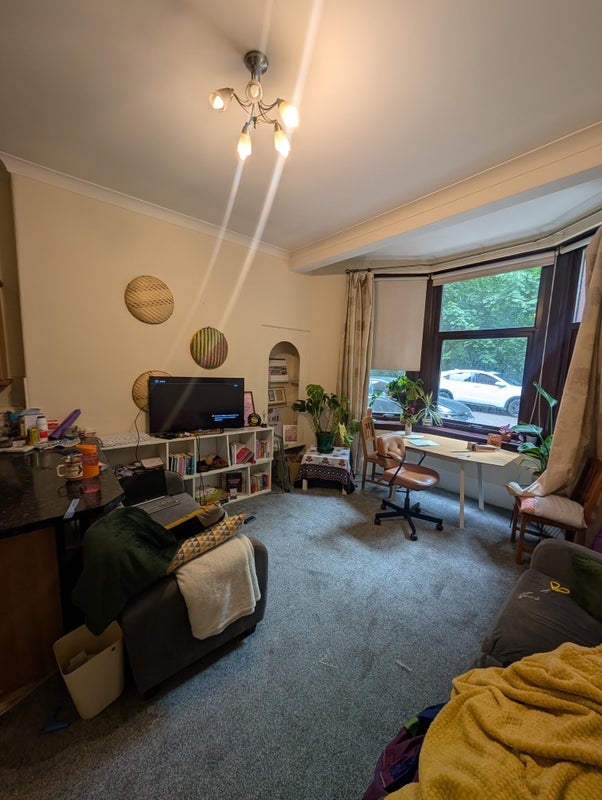 Room Auldhouse Avenue in Glasgow