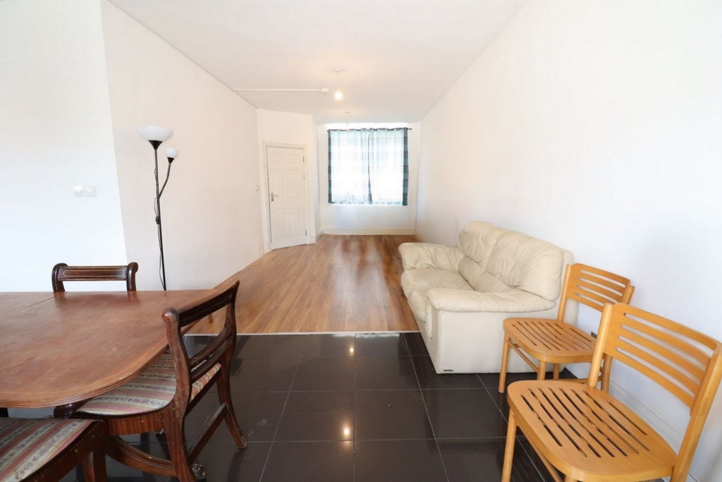 Room Globe Road in Greater London