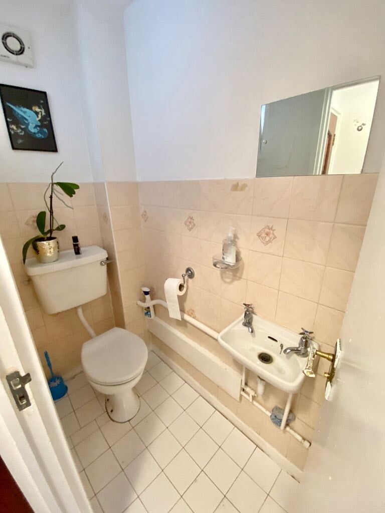 Room Davey Close in Greater London