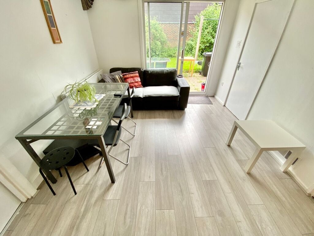 Room Davey Close in Greater London
