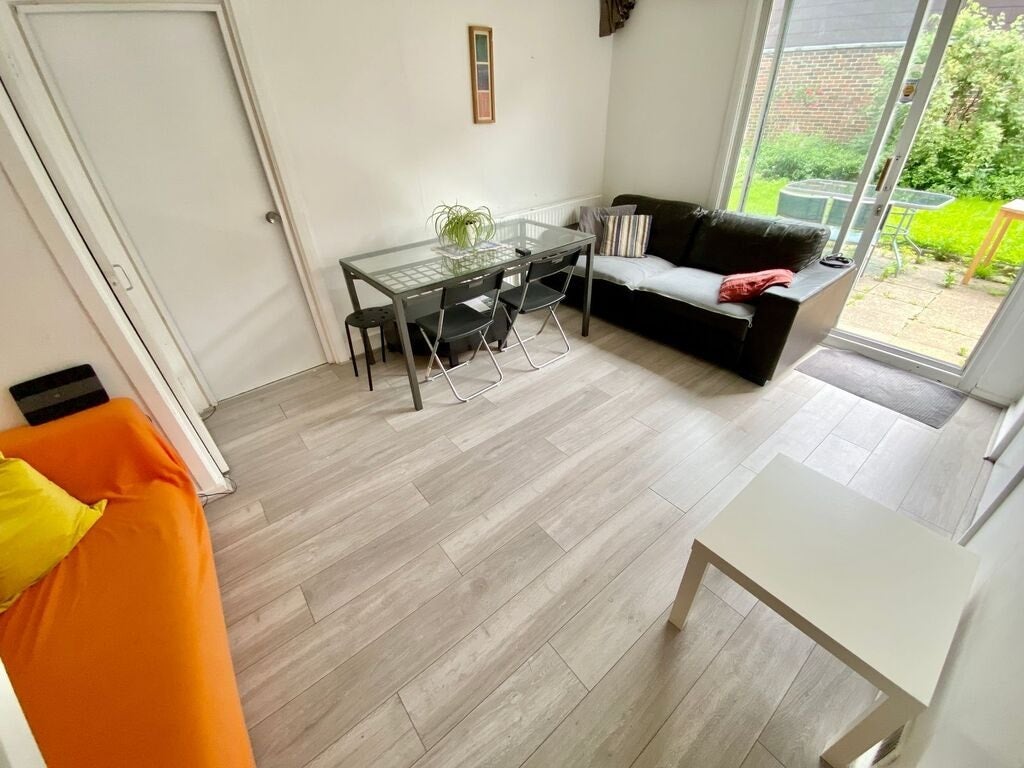 Room Davey Close in Greater London