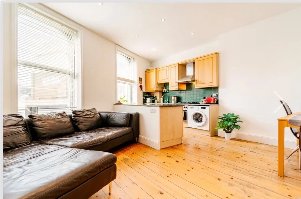 Flat Battersea Park Road in Greater London