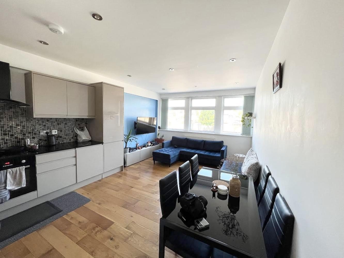 Flat Mount Pleasant in Greater London