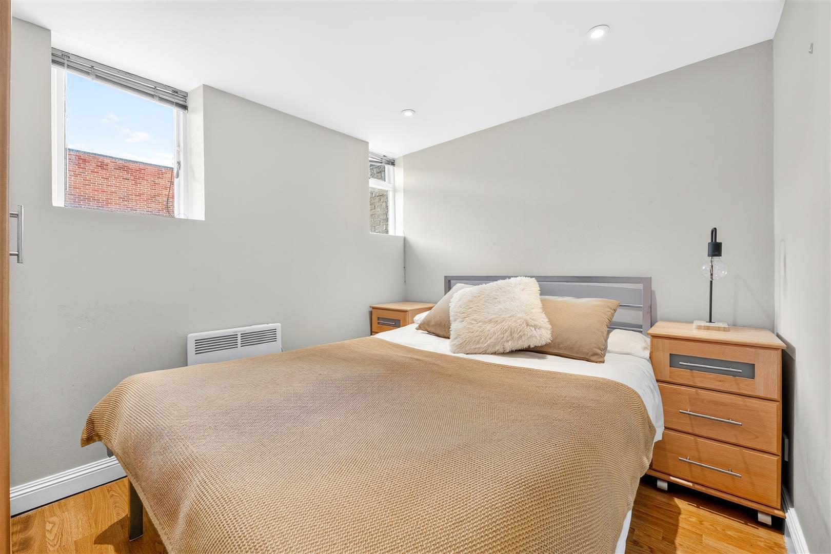 Flat Castletown Road in Greater London