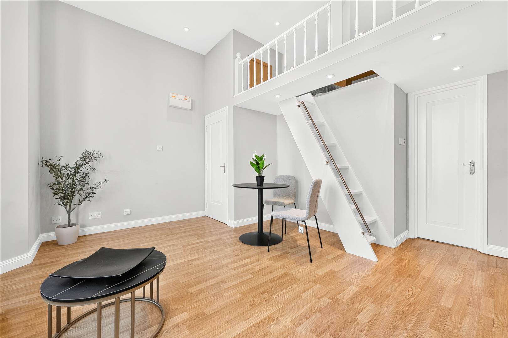 Flat Castletown Road in Greater London