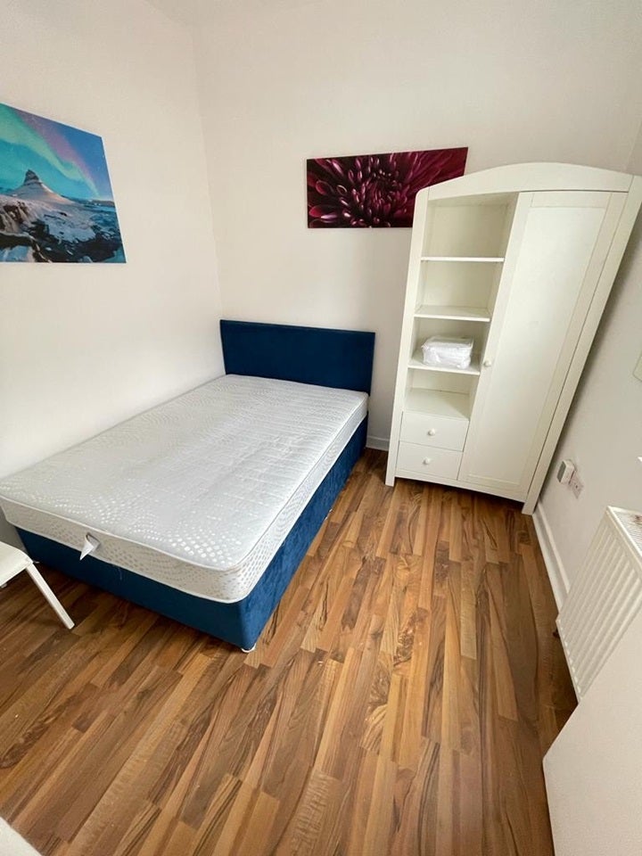 Room Bedford Mews in Coventry