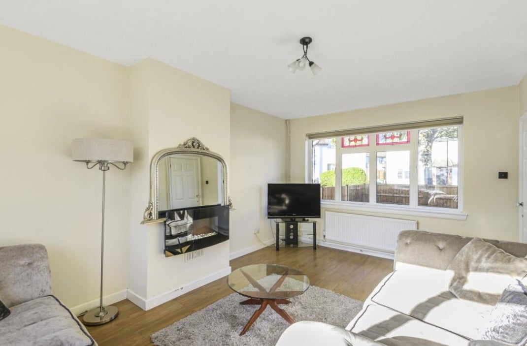 House Raymond Road in Greater London