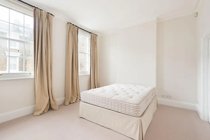 Flat Guthrie Street in Greater London