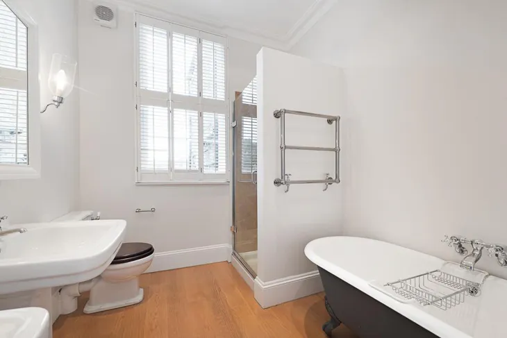 Flat Guthrie Street in Greater London
