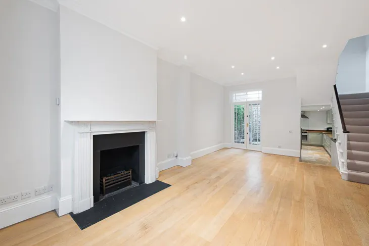 Flat Guthrie Street in Greater London