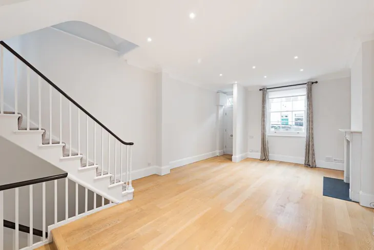 Flat Guthrie Street in Greater London