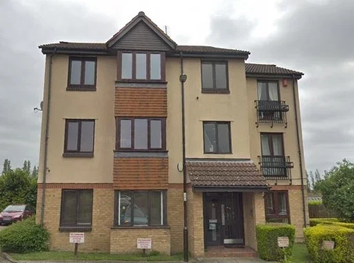 Flat Oakapple Court in Greater London