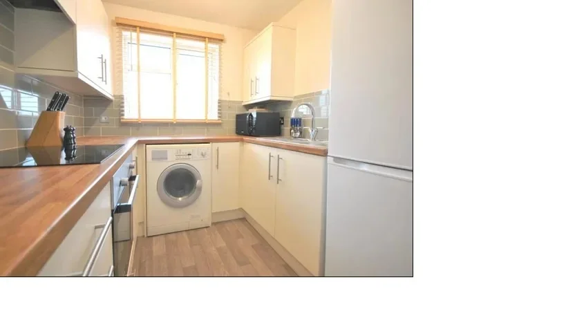 Flat Oakapple Court in Greater London