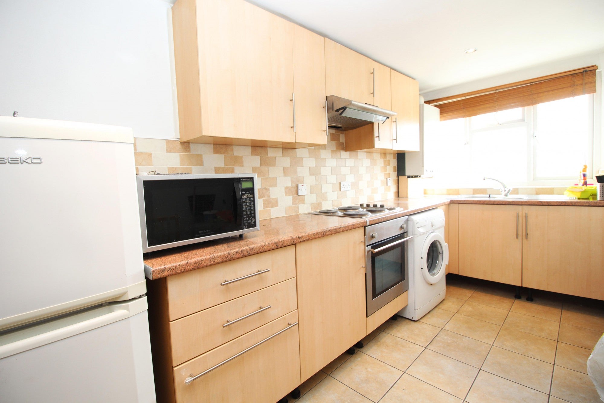 Flat Eastern Avenue in Greater London