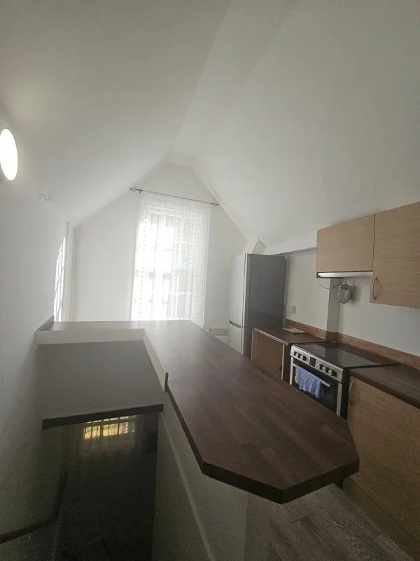 House Fawn's Manor Close in Greater London