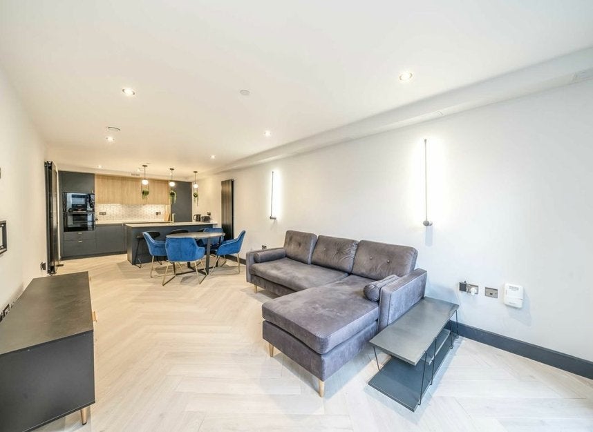 Flat Lillie Road in Greater London