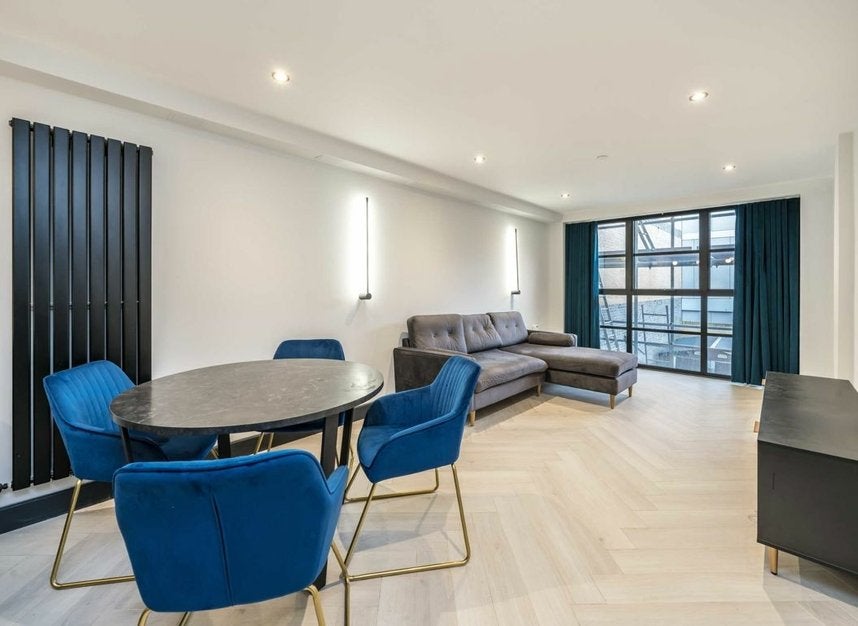 Flat Lillie Road in Greater London