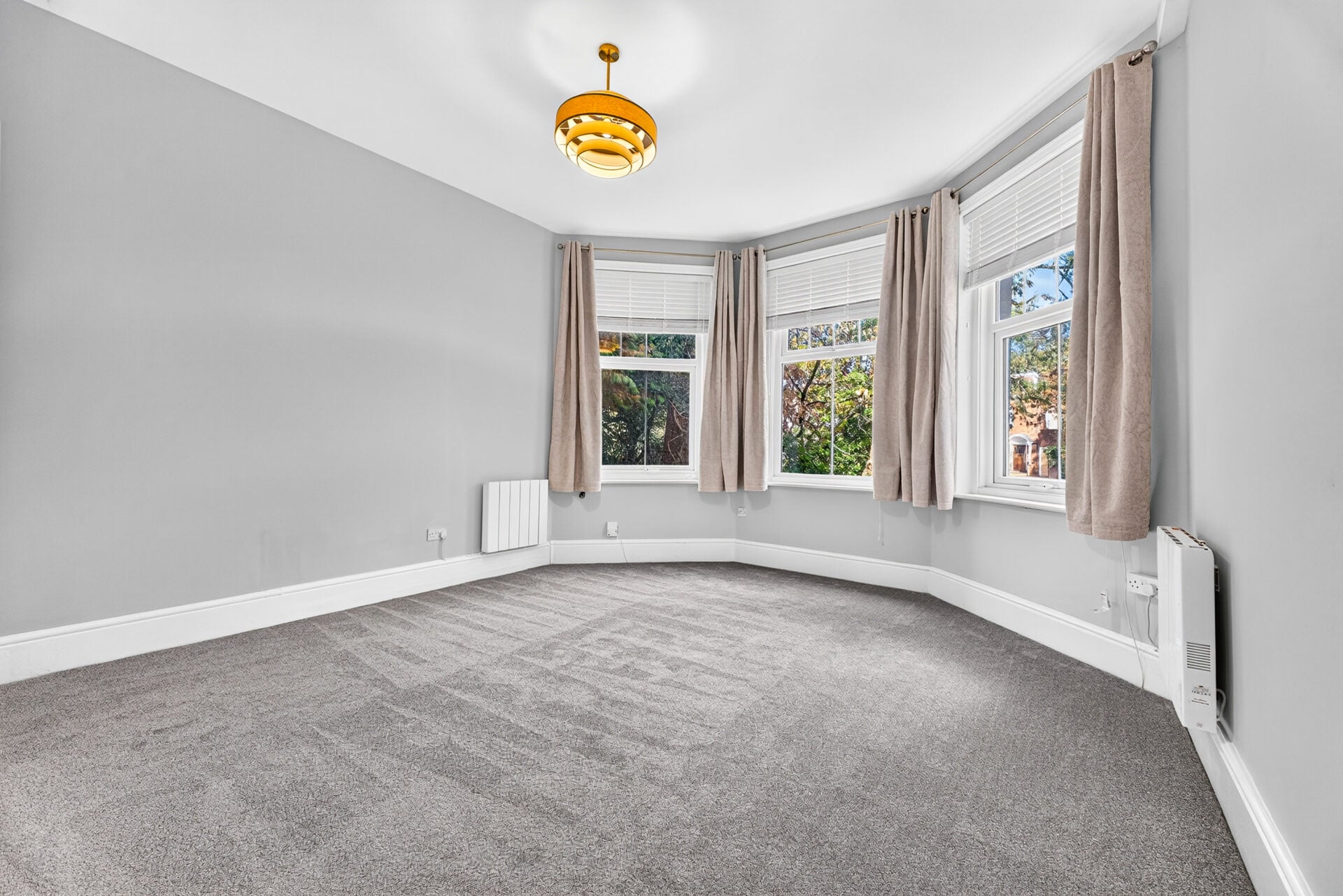 Flat Upper Brighton Road in Greater London