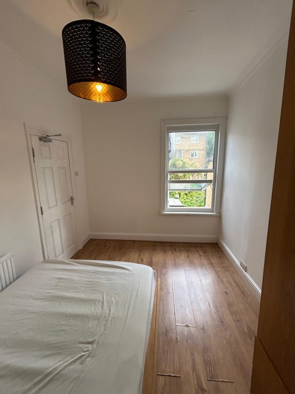 Room Maryland Square in Greater London