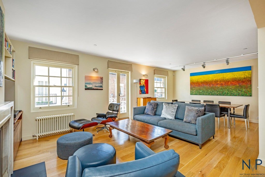 House Ennismore Gardens in City of Westminster