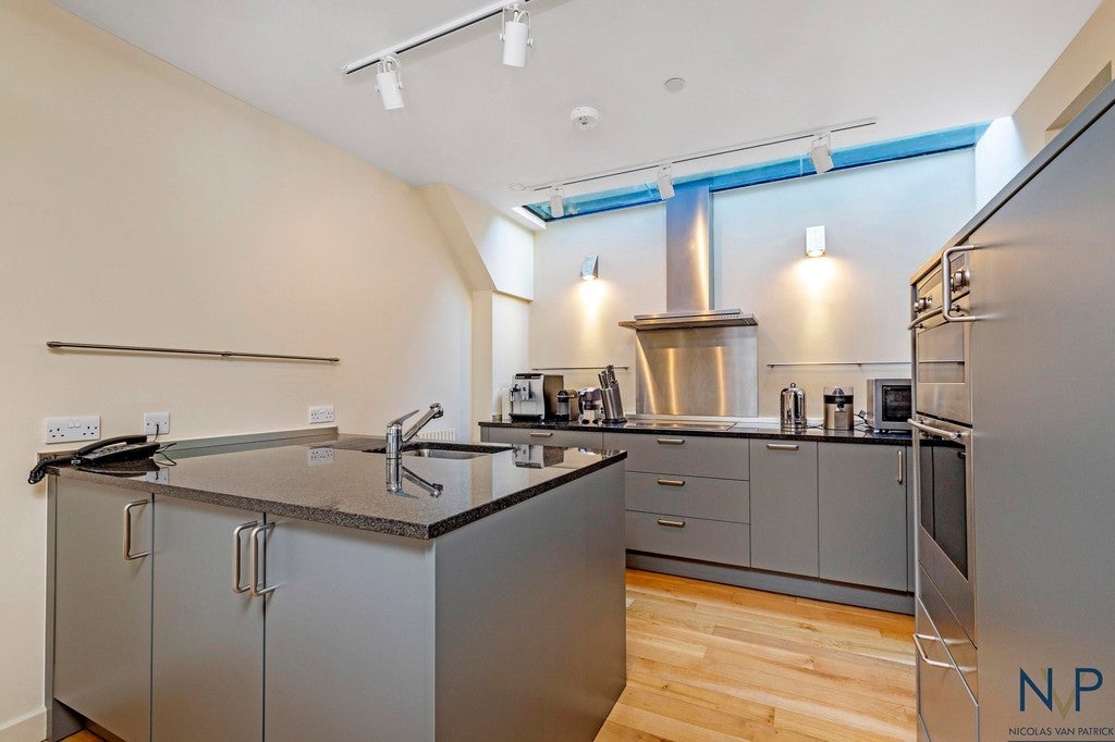 House Ennismore Gardens in City of Westminster