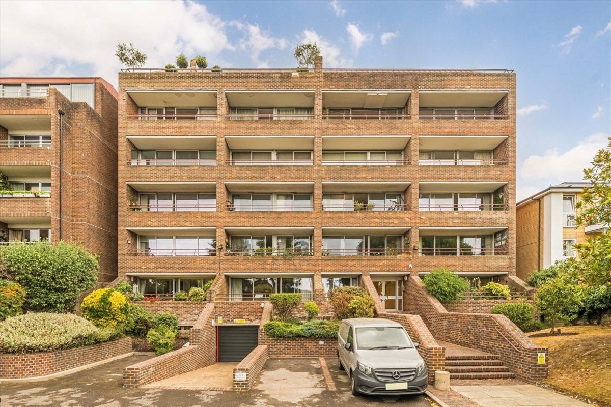 Flat Anglesea Road in Greater London
