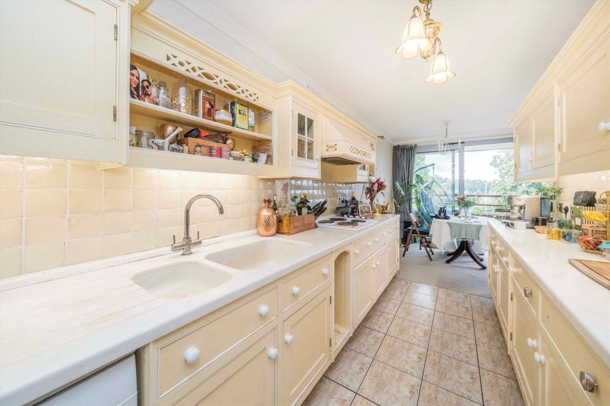 Flat Anglesea Road in Greater London