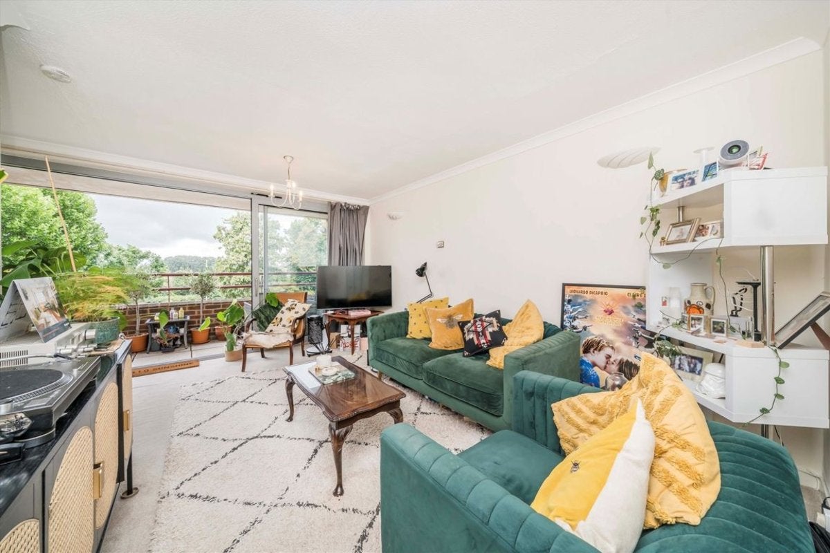 Flat Anglesea Road in Greater London