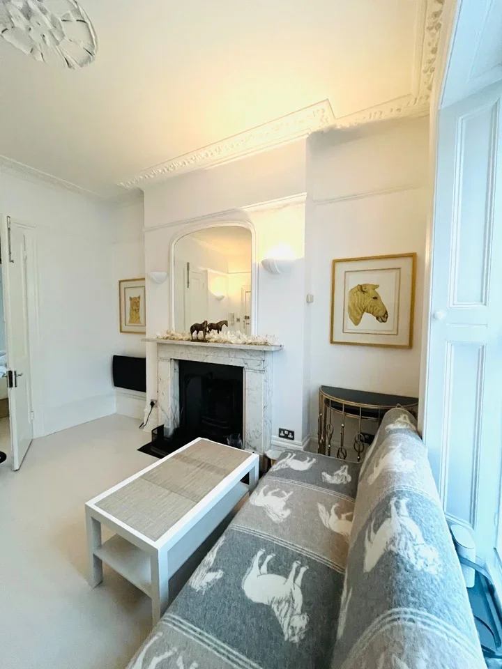 Flat Ann Lane in Greater London