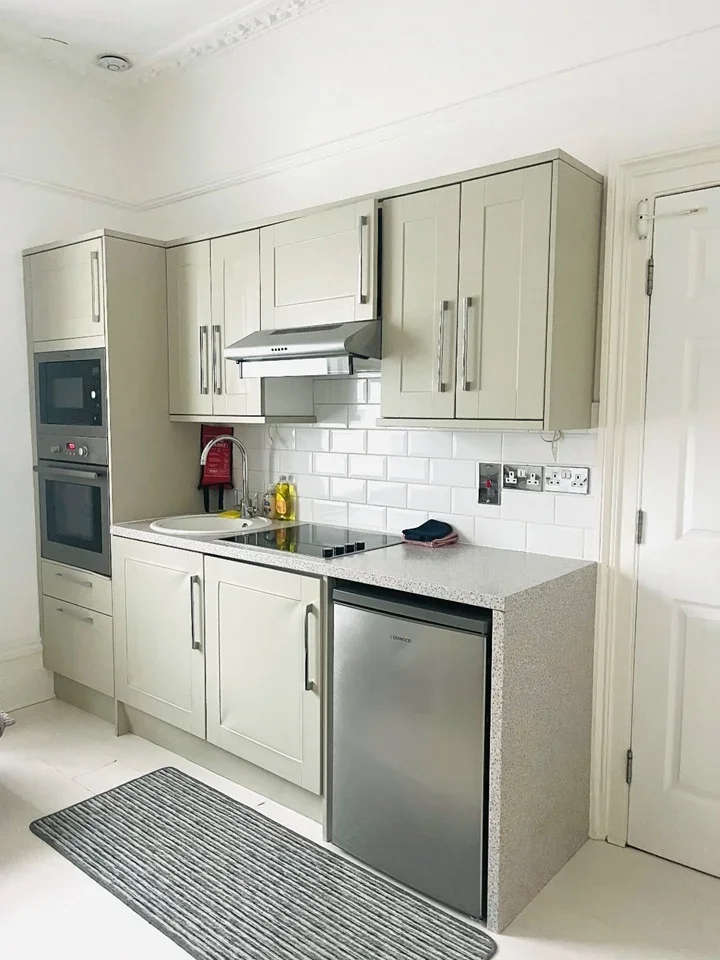 Flat Ann Lane in Greater London