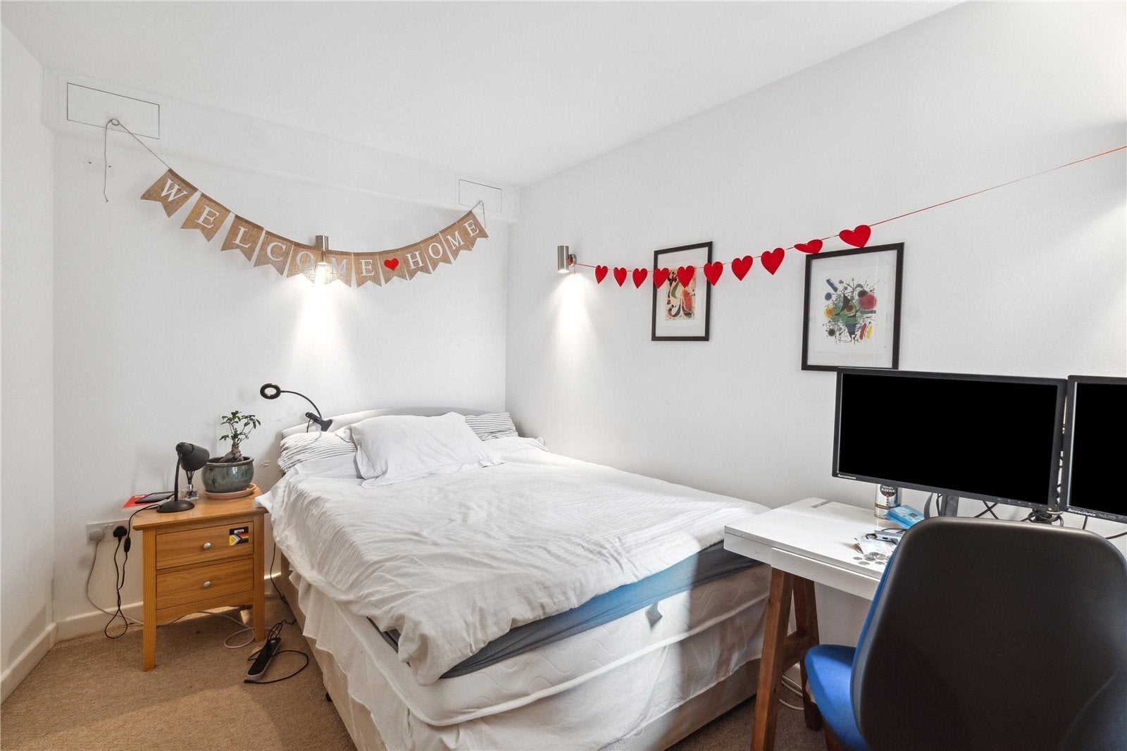Flat Enfield Road in Greater London