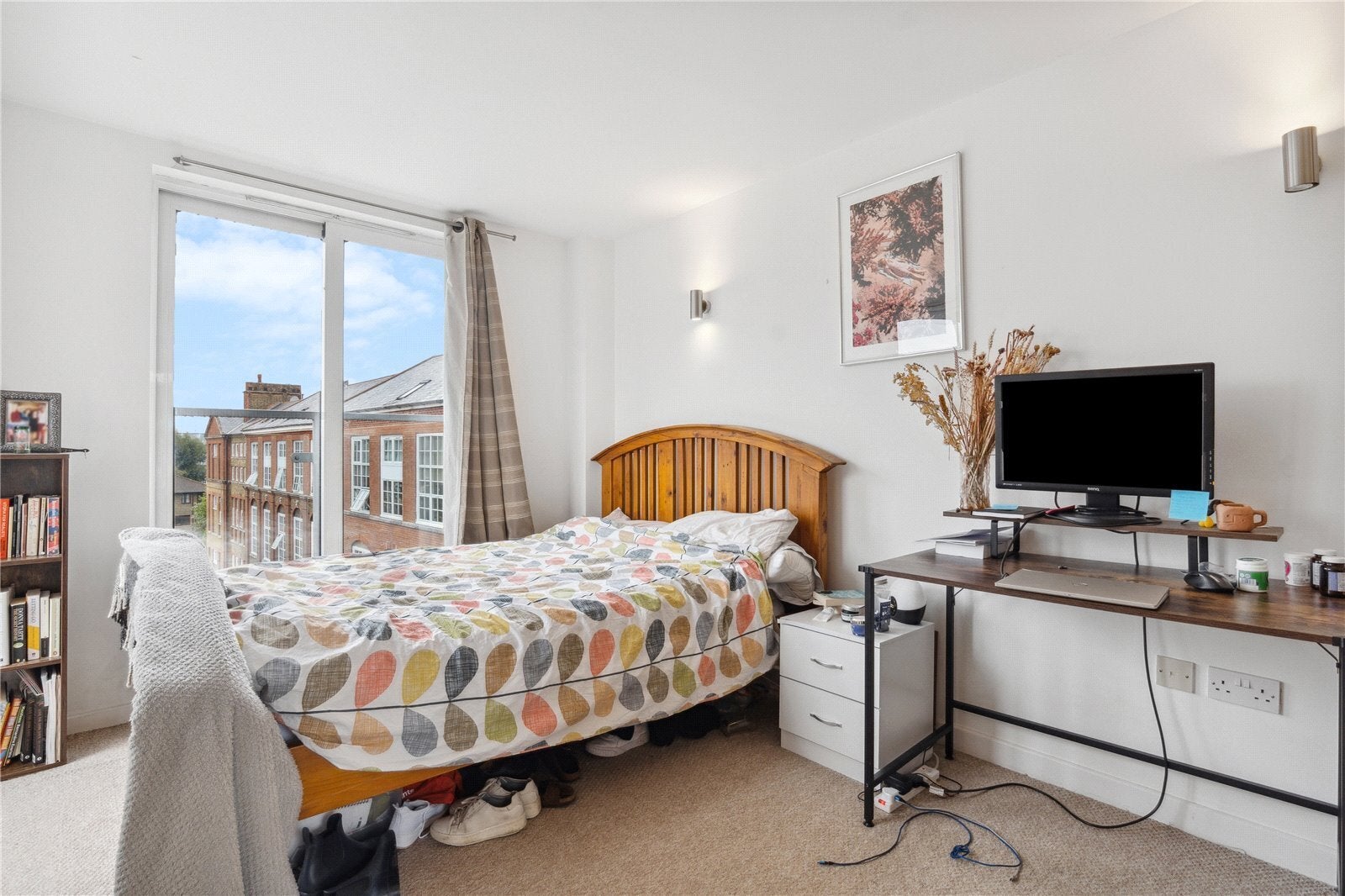 Flat Enfield Road in Greater London