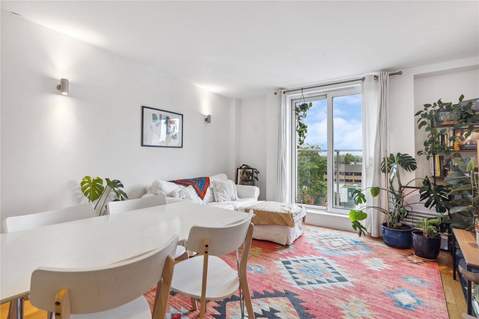 Flat Enfield Road in Greater London