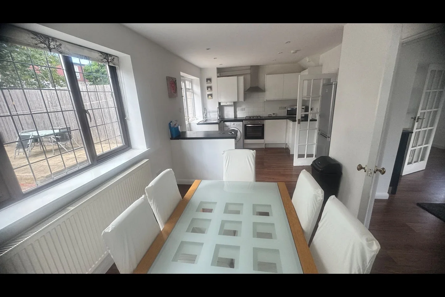 House Chestnut Grove in Greater London